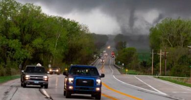 Heridos y casas destruidas por fuertes tornados en varios suburbios de Nebraska