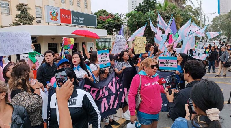 Indignación en Perú por un decreto que describe la transexualidad como trastorno mental